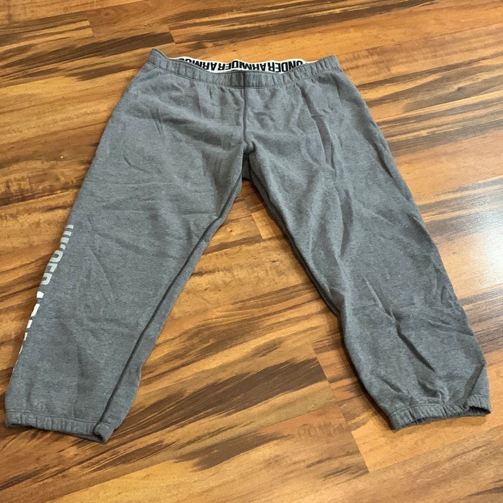 Under armor grey cropped sweat pants